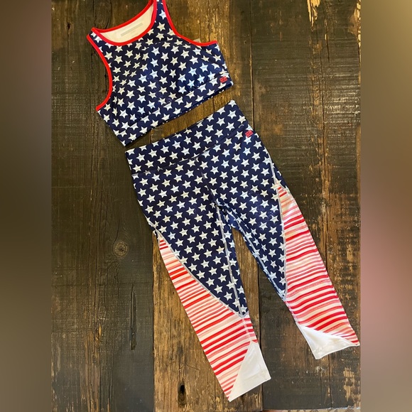 Tommy Hilfiger Pants - 🇺🇸TOMMY HILFIGER SPORT Stars & Stripes Capri Athletic Leggings & Sport Bra SET